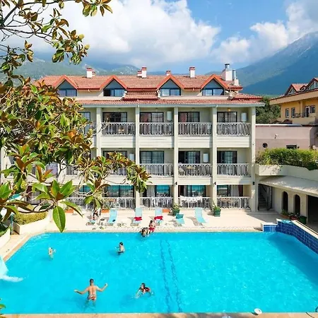Jakuzili Ve Yuzme Havuzlu Apartment