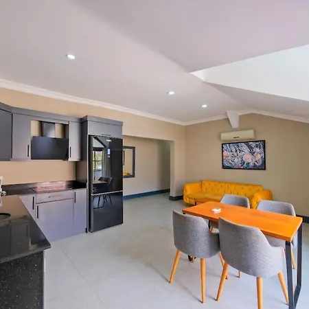 Jakuzili Ve Yuzme Havuzlu Apartment Fethiye