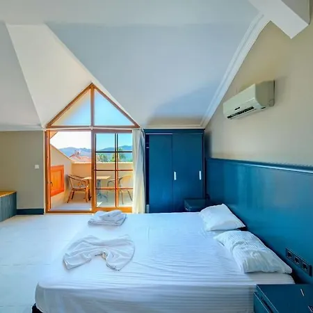 Jakuzili Ve Yuzme Havuzlu Apartment